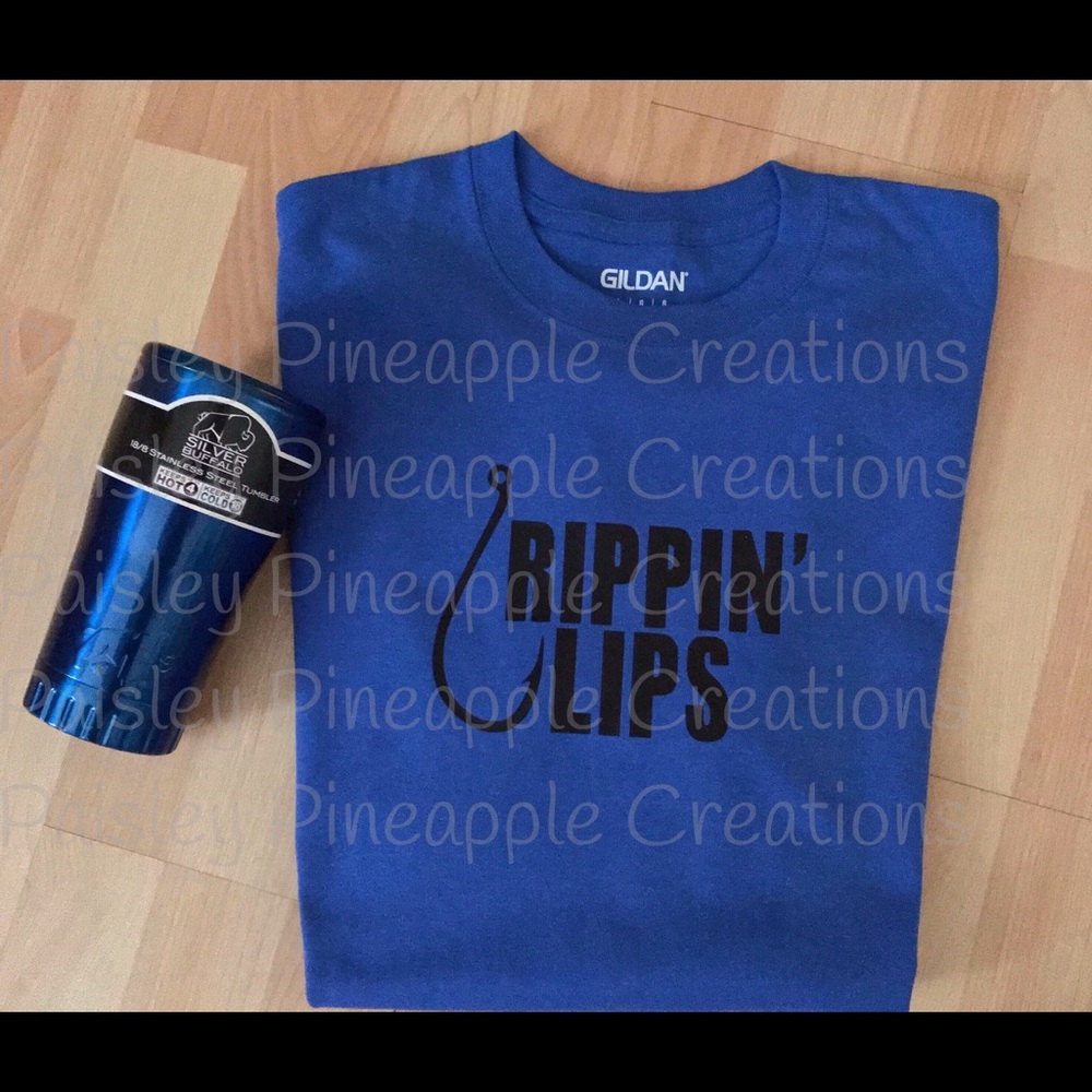 New Men’s so Large Rippin Lips Tee & Blue Tumbler